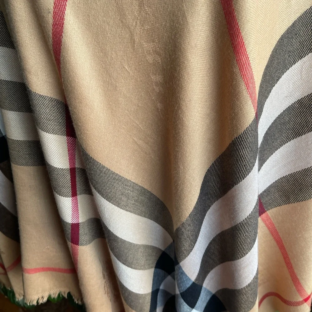 Burberry Prorsum Wrap Shawl. - Picture 3 of 16